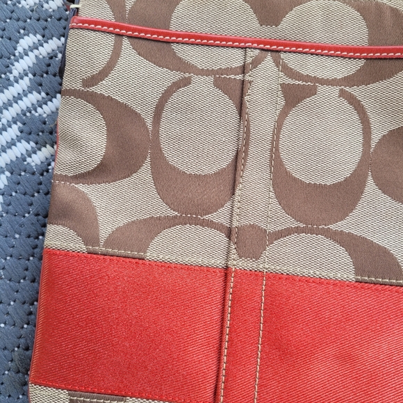 Vintage Coach Signature C Canvas crossbody purse - Picture 3 of 7